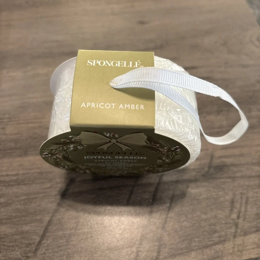 New Spongelle Holiday Ornament Infused Bath Sponge Apricot Amber